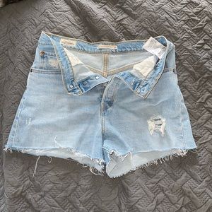 Free Shipping - NWOT Women’s Levi Ribcage Shorts High Rise